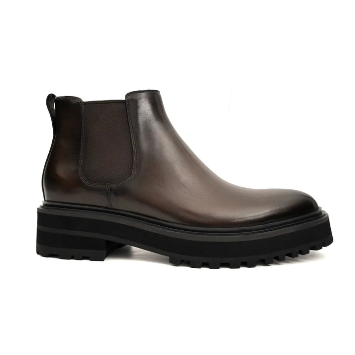 DV DIVINCH men’s shoes, handcrafted leather shoes, calfskin footwear, men’s designer shoes, leather dress shoes, brogue shoes, Derby shoes, Oxford shoes, monk strap shoes, Chelsea boots, lug sole footwear