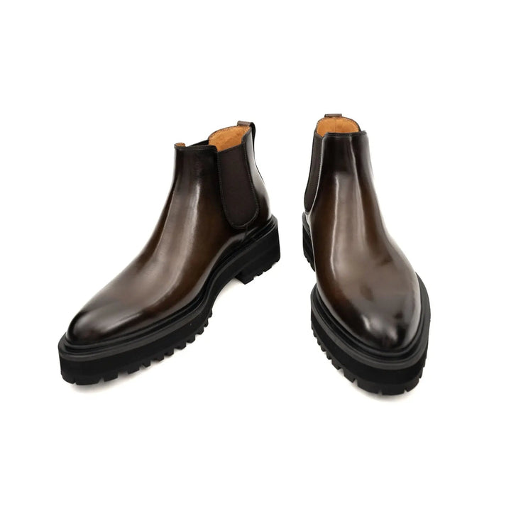 DV DIVINCH men’s shoes, handcrafted leather shoes, calfskin footwear, men’s designer shoes, leather dress shoes, brogue shoes, Derby shoes, Oxford shoes, monk strap shoes, Chelsea boots, lug sole footwear