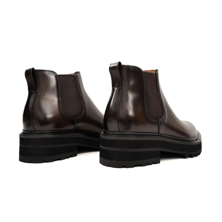 DV DIVINCH men’s shoes, handcrafted leather shoes, calfskin footwear, men’s designer shoes, leather dress shoes, brogue shoes, Derby shoes, Oxford shoes, monk strap shoes, Chelsea boots, lug sole footwear