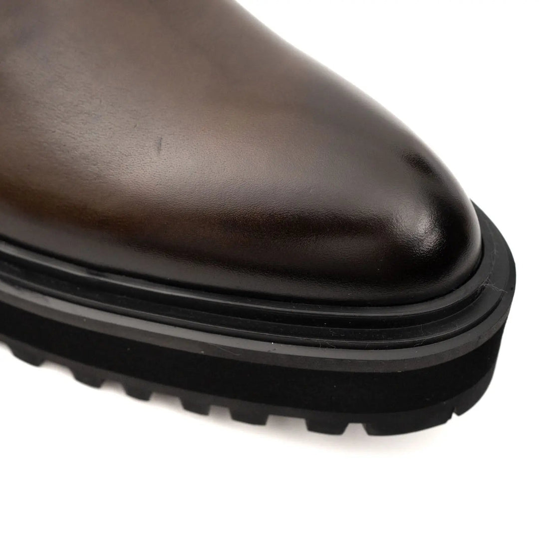 DV DIVINCH men’s shoes, handcrafted leather shoes, calfskin footwear, men’s designer shoes, leather dress shoes, brogue shoes, Derby shoes, Oxford shoes, monk strap shoes, Chelsea boots, lug sole footwear