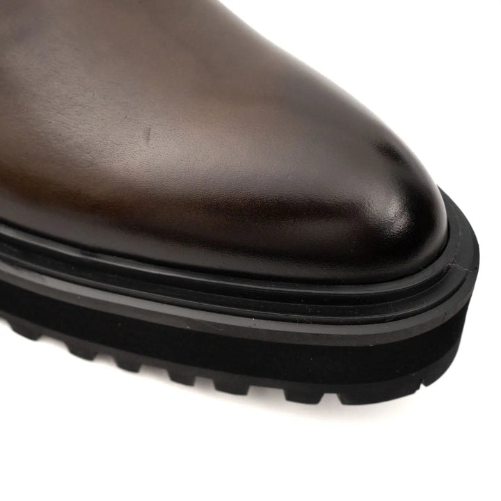 DV DIVINCH men’s shoes, handcrafted leather shoes, calfskin footwear, men’s designer shoes, leather dress shoes, brogue shoes, Derby shoes, Oxford shoes, monk strap shoes, Chelsea boots, lug sole footwear