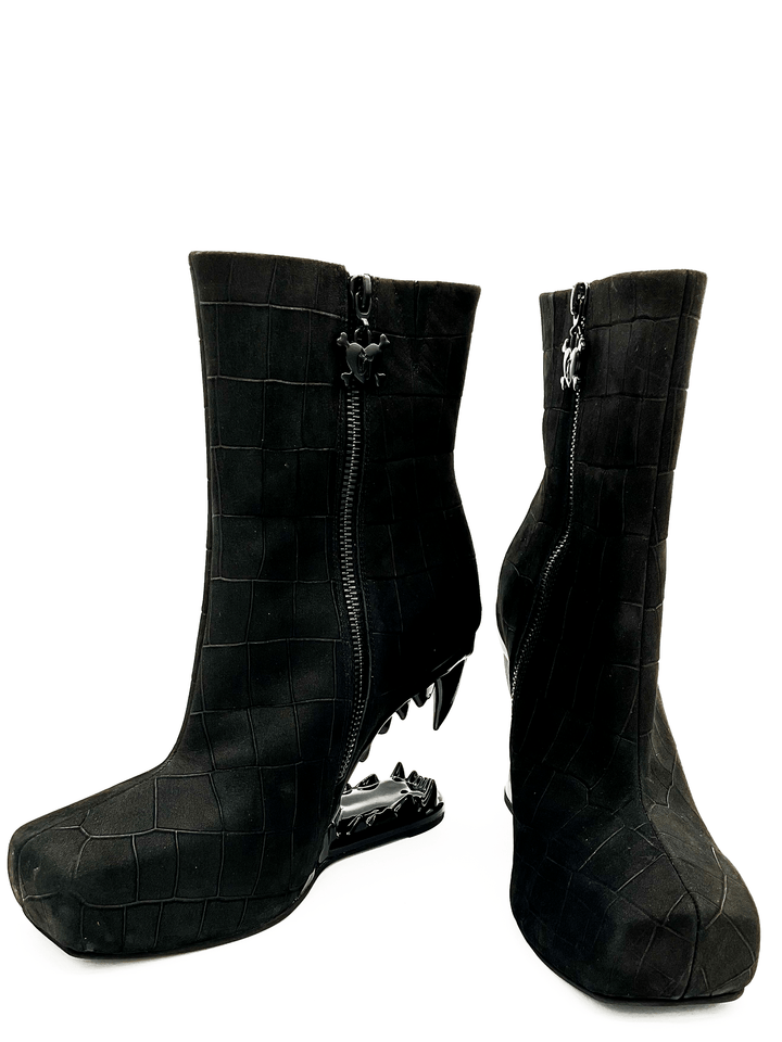 black Gnasher Boots