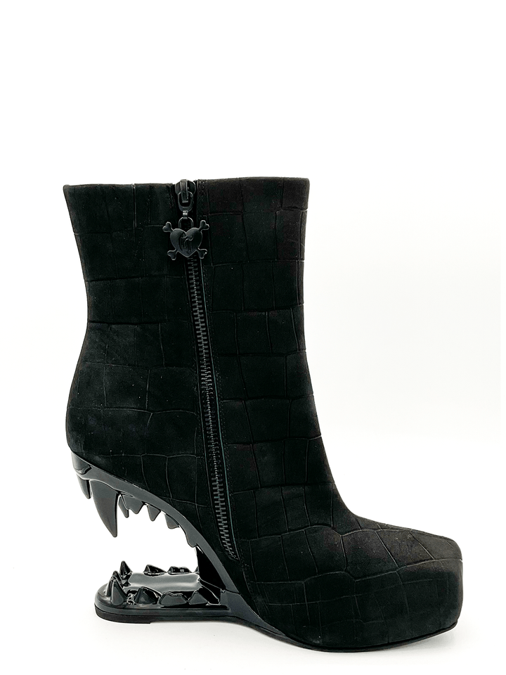 black Gnasher Boots