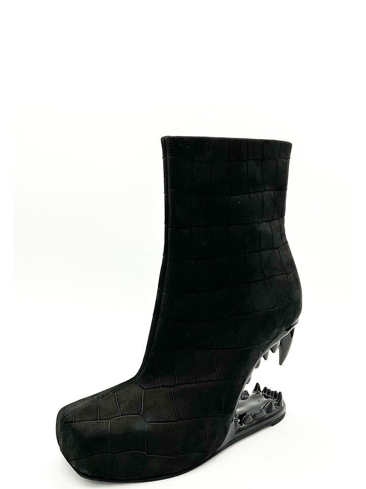 black Gnasher Boots