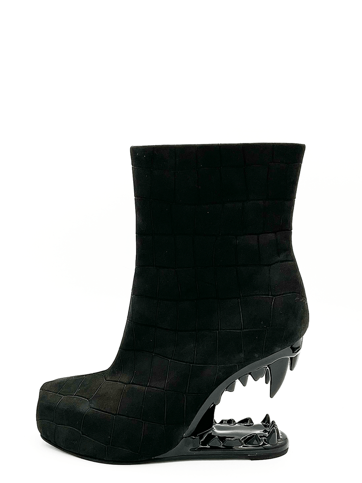 black Gnasher Boots
