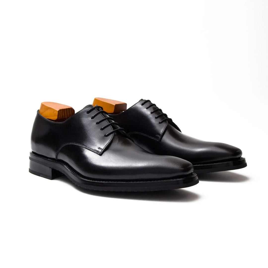 DV DIVINCH men’s shoes, handcrafted leather shoes, calfskin footwear, men’s designer shoes, leather dress shoes, brogue shoes, Derby shoes, Oxford shoes, monk strap shoes, Chelsea boots, lug sole footwear