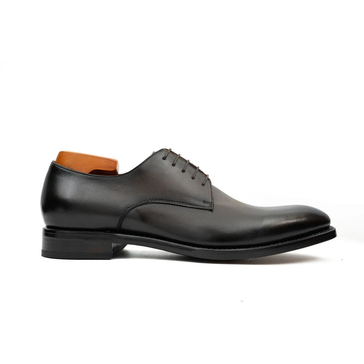 DV DIVINCH men’s shoes, handcrafted leather shoes, calfskin footwear, men’s designer shoes, leather dress shoes, brogue shoes, Derby shoes, Oxford shoes, monk strap shoes, Chelsea boots, lug sole footwear