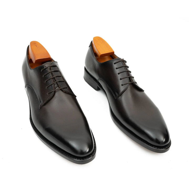 DV DIVINCH men’s shoes, handcrafted leather shoes, calfskin footwear, men’s designer shoes, leather dress shoes, brogue shoes, Derby shoes, Oxford shoes, monk strap shoes, Chelsea boots, lug sole footwear