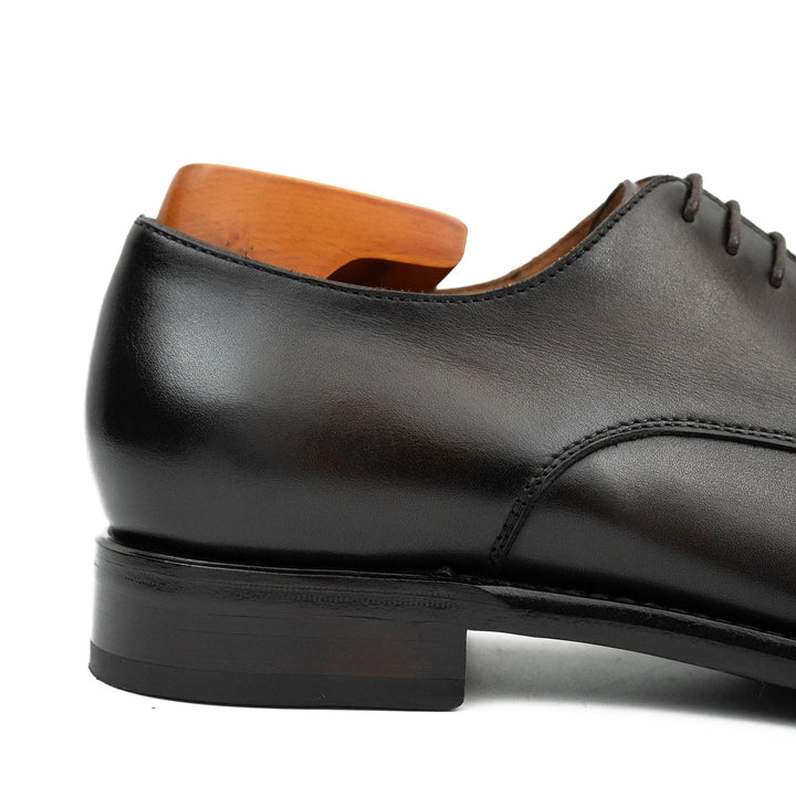 DV DIVINCH men’s shoes, handcrafted leather shoes, calfskin footwear, men’s designer shoes, leather dress shoes, brogue shoes, Derby shoes, Oxford shoes, monk strap shoes, Chelsea boots, lug sole footwear