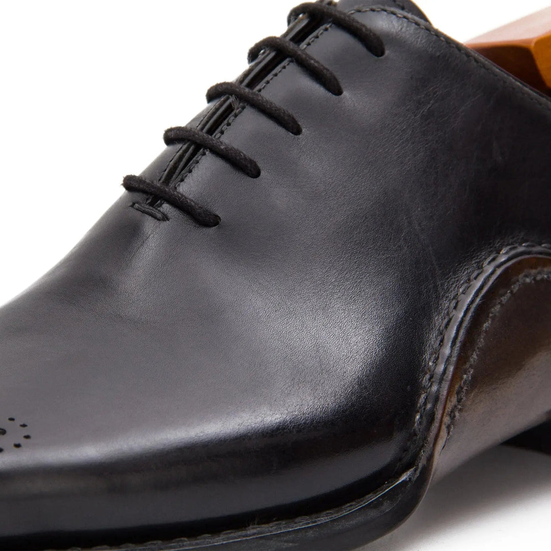 DV DIVINCH men’s shoes, handcrafted leather shoes, calfskin footwear, men’s designer shoes, leather dress shoes, brogue shoes, Derby shoes, Oxford shoes, monk strap shoes, Chelsea boots, lug sole footwear