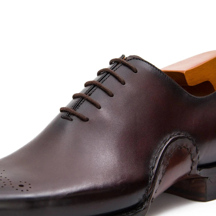DV DIVINCH men’s shoes, handcrafted leather shoes, calfskin footwear, men’s designer shoes, leather dress shoes, brogue shoes, Derby shoes, Oxford shoes, monk strap shoes, Chelsea boots, lug sole footwear