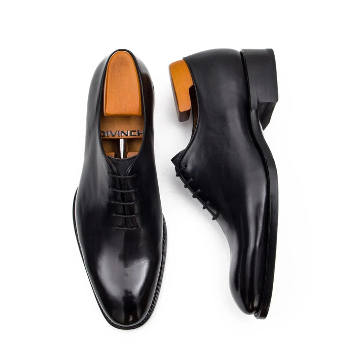 DV DIVINCH men’s shoes, handcrafted leather shoes, calfskin footwear, men’s designer shoes, leather dress shoes, brogue shoes, Derby shoes, Oxford shoes, monk strap shoes, Chelsea boots, lug sole footwear