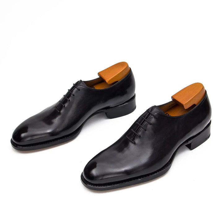 DV DIVINCH men’s shoes, handcrafted leather shoes, calfskin footwear, men’s designer shoes, leather dress shoes, brogue shoes, Derby shoes, Oxford shoes, monk strap shoes, Chelsea boots, lug sole footwear