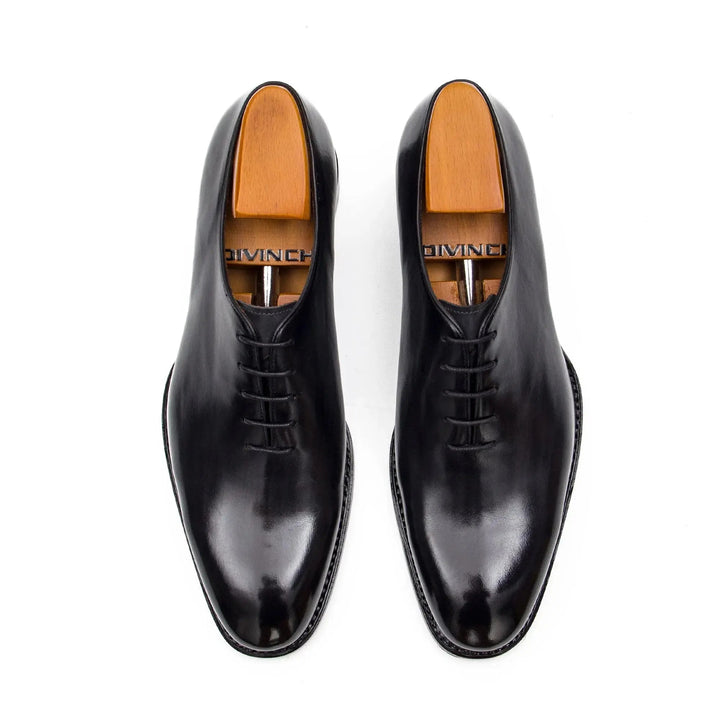 DV DIVINCH men’s shoes, handcrafted leather shoes, calfskin footwear, men’s designer shoes, leather dress shoes, brogue shoes, Derby shoes, Oxford shoes, monk strap shoes, Chelsea boots, lug sole footwear