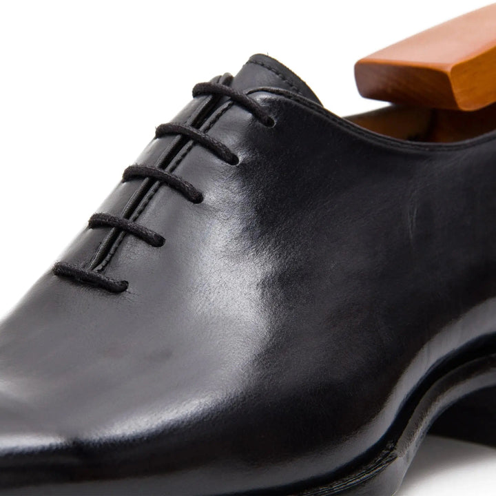 DV DIVINCH men’s shoes, handcrafted leather shoes, calfskin footwear, men’s designer shoes, leather dress shoes, brogue shoes, Derby shoes, Oxford shoes, monk strap shoes, Chelsea boots, lug sole footwear
