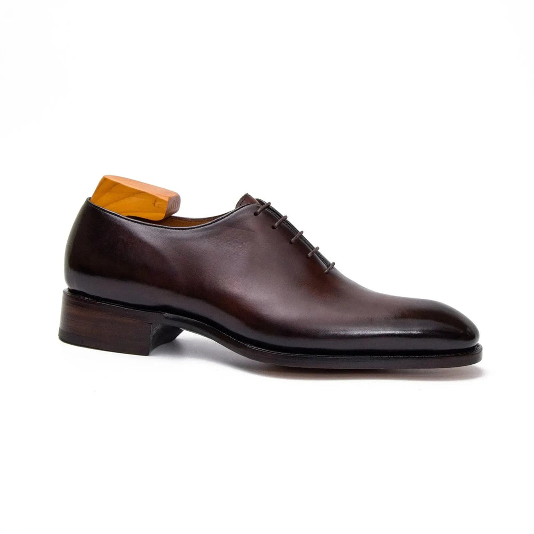 DV DIVINCH men’s shoes, handcrafted leather shoes, calfskin footwear, men’s designer shoes, leather dress shoes, brogue shoes, Derby shoes, Oxford shoes, monk strap shoes, Chelsea boots, lug sole footwear