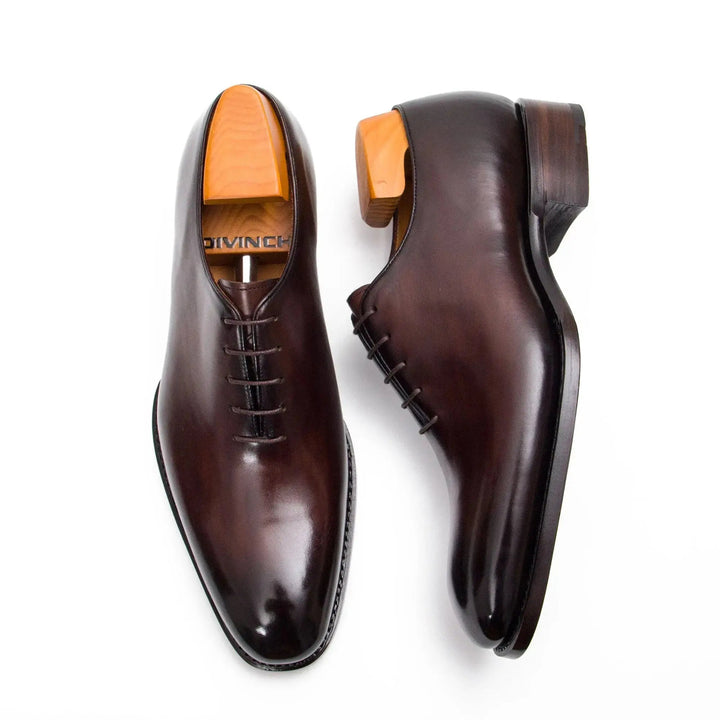 DV DIVINCH men’s shoes, handcrafted leather shoes, calfskin footwear, men’s designer shoes, leather dress shoes, brogue shoes, Derby shoes, Oxford shoes, monk strap shoes, Chelsea boots, lug sole footwear