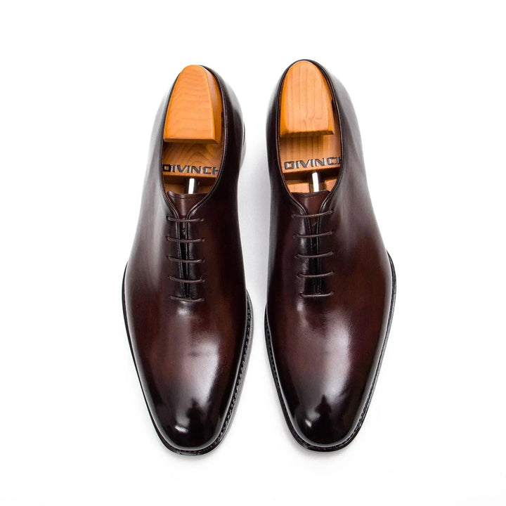 DV DIVINCH men’s shoes, handcrafted leather shoes, calfskin footwear, men’s designer shoes, leather dress shoes, brogue shoes, Derby shoes, Oxford shoes, monk strap shoes, Chelsea boots, lug sole footwear