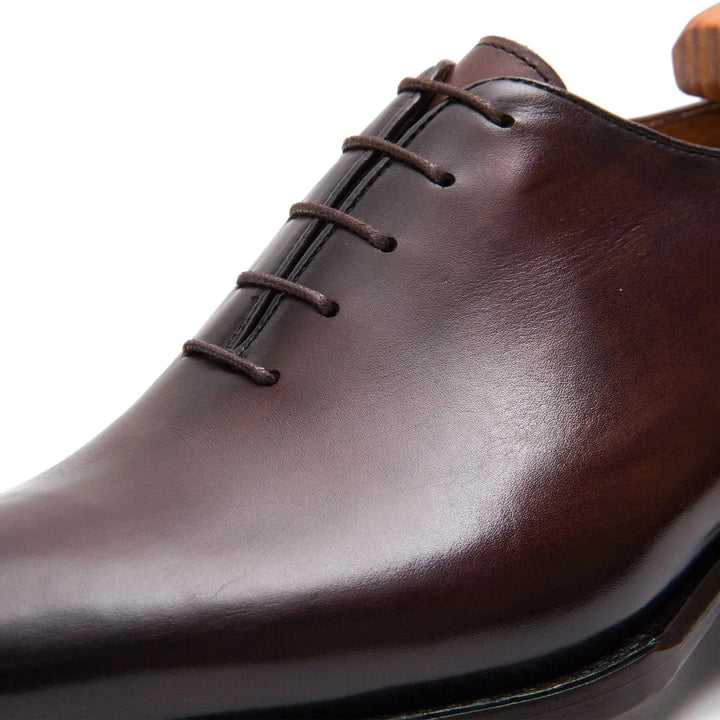 DV DIVINCH men’s shoes, handcrafted leather shoes, calfskin footwear, men’s designer shoes, leather dress shoes, brogue shoes, Derby shoes, Oxford shoes, monk strap shoes, Chelsea boots, lug sole footwear