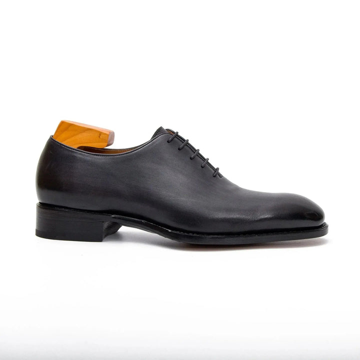DV DIVINCH men’s shoes, handcrafted leather shoes, calfskin footwear, men’s designer shoes, leather dress shoes, brogue shoes, Derby shoes, Oxford shoes, monk strap shoes, Chelsea boots, lug sole footwear