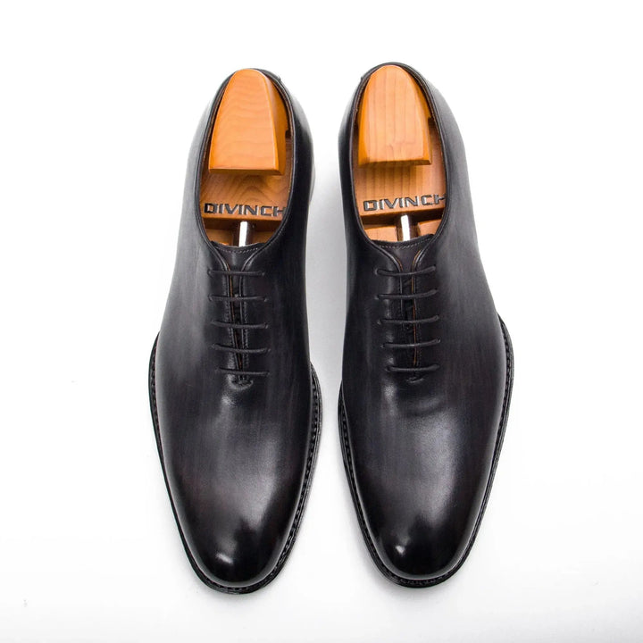 DV DIVINCH men’s shoes, handcrafted leather shoes, calfskin footwear, men’s designer shoes, leather dress shoes, brogue shoes, Derby shoes, Oxford shoes, monk strap shoes, Chelsea boots, lug sole footwear