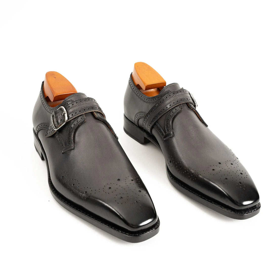 DV DIVINCH men’s shoes, handcrafted leather shoes, calfskin footwear, men’s designer shoes, leather dress shoes, brogue shoes, Derby shoes, Oxford shoes, monk strap shoes, Chelsea boots, lug sole footwear