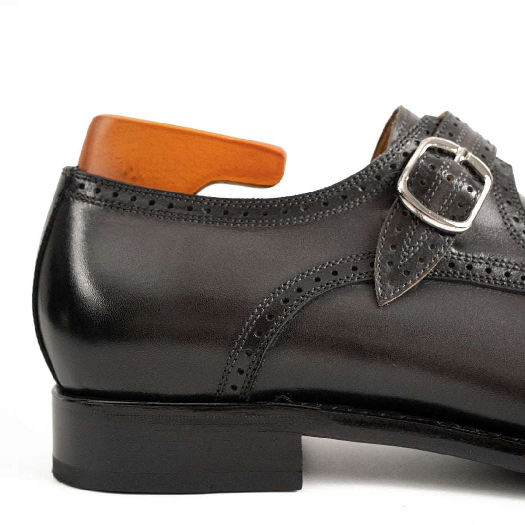 DV DIVINCH men’s shoes, handcrafted leather shoes, calfskin footwear, men’s designer shoes, leather dress shoes, brogue shoes, Derby shoes, Oxford shoes, monk strap shoes, Chelsea boots, lug sole footwear