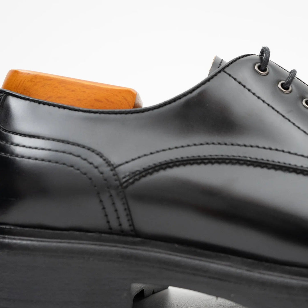 DV DIVINCH men’s shoes, handcrafted leather shoes, calfskin footwear, men’s designer shoes, leather dress shoes, brogue shoes, Derby shoes, Oxford shoes, monk strap shoes, Chelsea boots, lug sole footwear