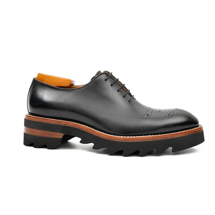 DV DIVINCH men’s shoes, handcrafted leather shoes, calfskin footwear, men’s designer shoes, leather dress shoes, brogue shoes, Derby shoes, Oxford shoes, monk strap shoes, Chelsea boots, lug sole footwear