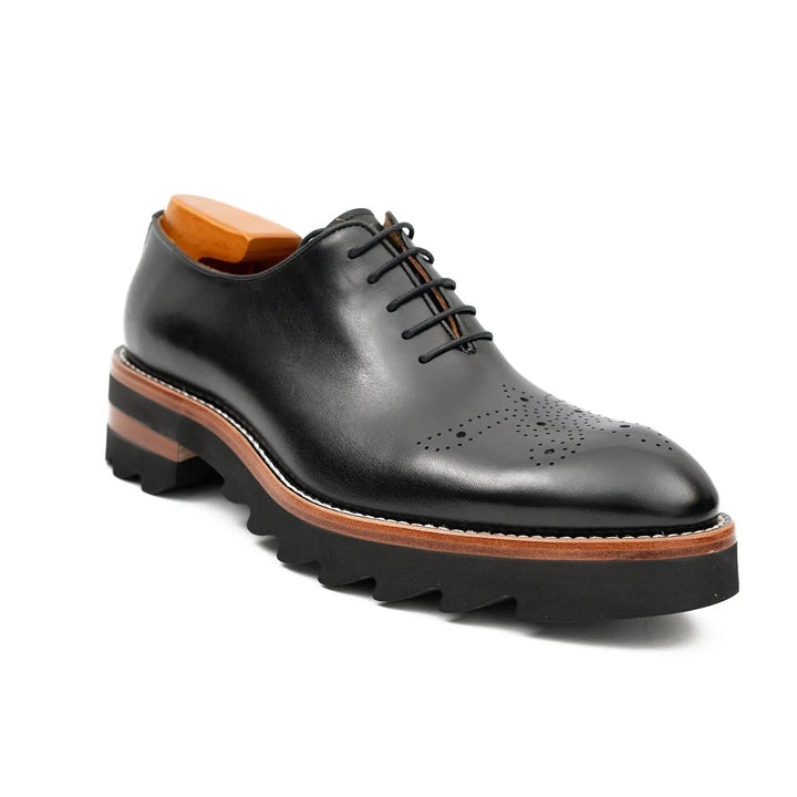 DV DIVINCH men’s shoes, handcrafted leather shoes, calfskin footwear, men’s designer shoes, leather dress shoes, brogue shoes, Derby shoes, Oxford shoes, monk strap shoes, Chelsea boots, lug sole footwear