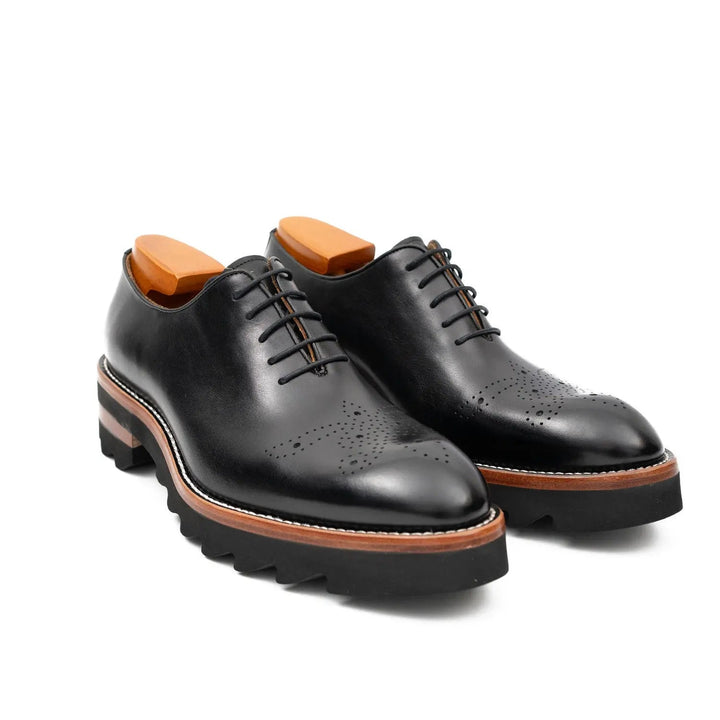 DV DIVINCH men’s shoes, handcrafted leather shoes, calfskin footwear, men’s designer shoes, leather dress shoes, brogue shoes, Derby shoes, Oxford shoes, monk strap shoes, Chelsea boots, lug sole footwear
