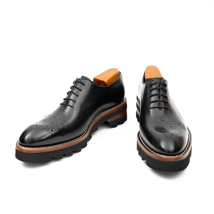 DV DIVINCH men’s shoes, handcrafted leather shoes, calfskin footwear, men’s designer shoes, leather dress shoes, brogue shoes, Derby shoes, Oxford shoes, monk strap shoes, Chelsea boots, lug sole footwear