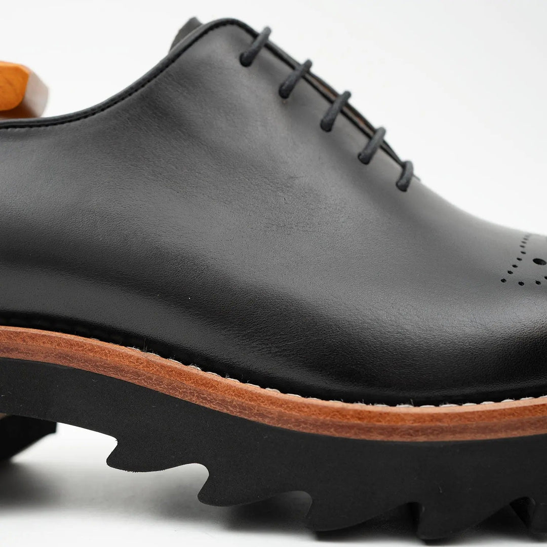 DV DIVINCH men’s shoes, handcrafted leather shoes, calfskin footwear, men’s designer shoes, leather dress shoes, brogue shoes, Derby shoes, Oxford shoes, monk strap shoes, Chelsea boots, lug sole footwear