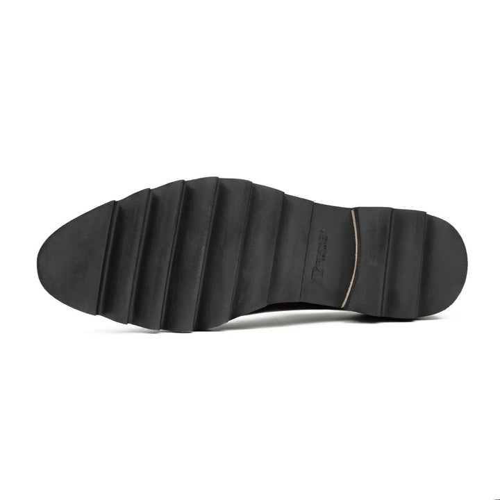 DV DIVINCH men’s shoes, handcrafted leather shoes, calfskin footwear, men’s designer shoes, leather dress shoes, brogue shoes, Derby shoes, Oxford shoes, monk strap shoes, Chelsea boots, lug sole footwear