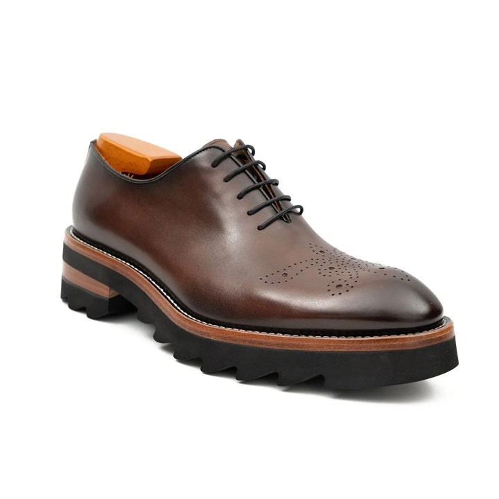 DV DIVINCH men’s shoes, handcrafted leather shoes, calfskin footwear, men’s designer shoes, leather dress shoes, brogue shoes, Derby shoes, Oxford shoes, monk strap shoes, Chelsea boots, lug sole footwear