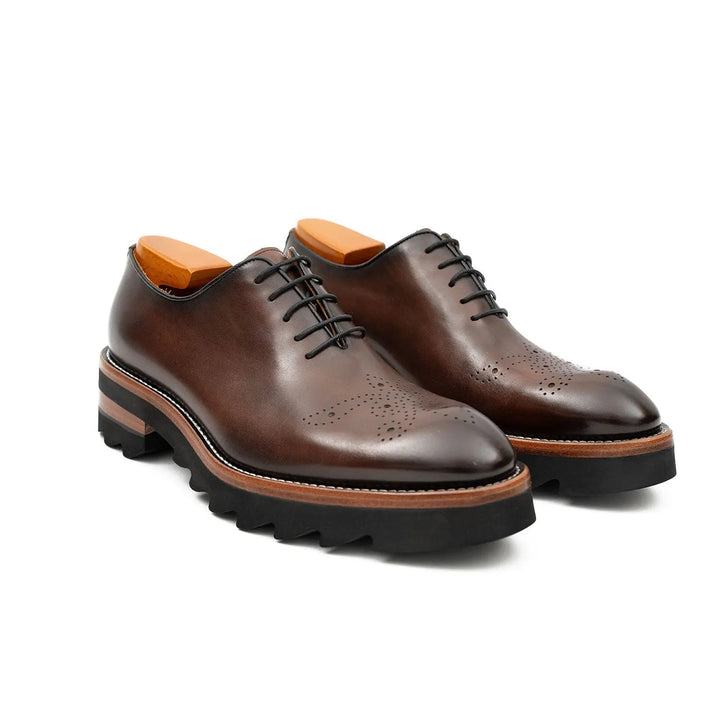 DV DIVINCH men’s shoes, handcrafted leather shoes, calfskin footwear, men’s designer shoes, leather dress shoes, brogue shoes, Derby shoes, Oxford shoes, monk strap shoes, Chelsea boots, lug sole footwear