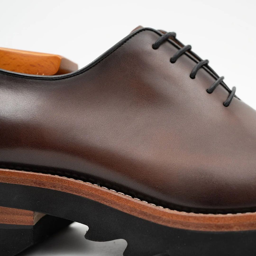 DV DIVINCH men’s shoes, handcrafted leather shoes, calfskin footwear, men’s designer shoes, leather dress shoes, brogue shoes, Derby shoes, Oxford shoes, monk strap shoes, Chelsea boots, lug sole footwear