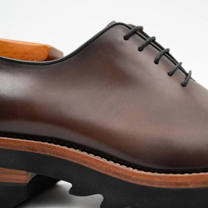 DV DIVINCH men’s shoes, handcrafted leather shoes, calfskin footwear, men’s designer shoes, leather dress shoes, brogue shoes, Derby shoes, Oxford shoes, monk strap shoes, Chelsea boots, lug sole footwear
