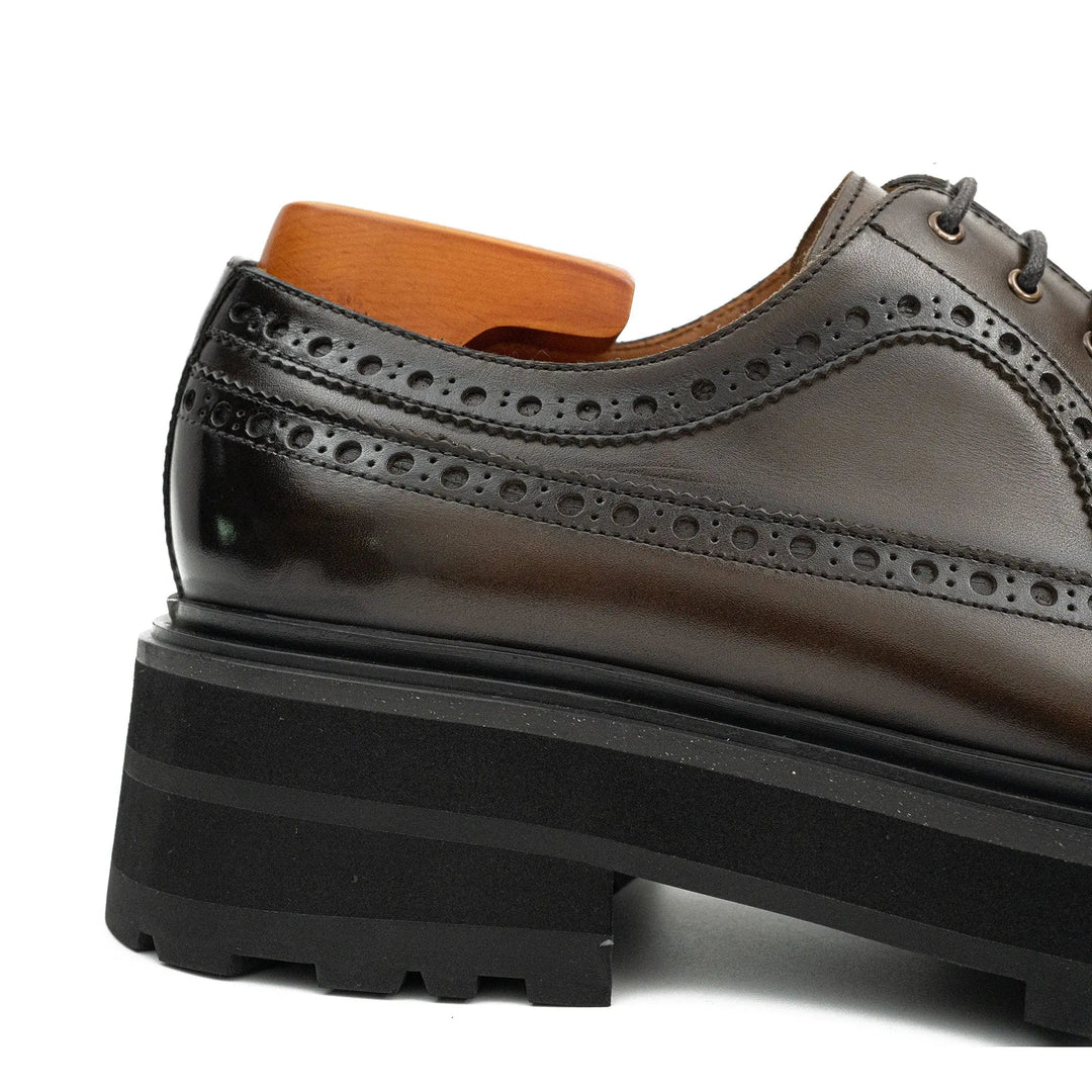 DV DIVINCH men’s shoes, handcrafted leather shoes, calfskin footwear, men’s designer shoes, leather dress shoes, brogue shoes, Derby shoes, Oxford shoes, monk strap shoes, Chelsea boots, lug sole footwear