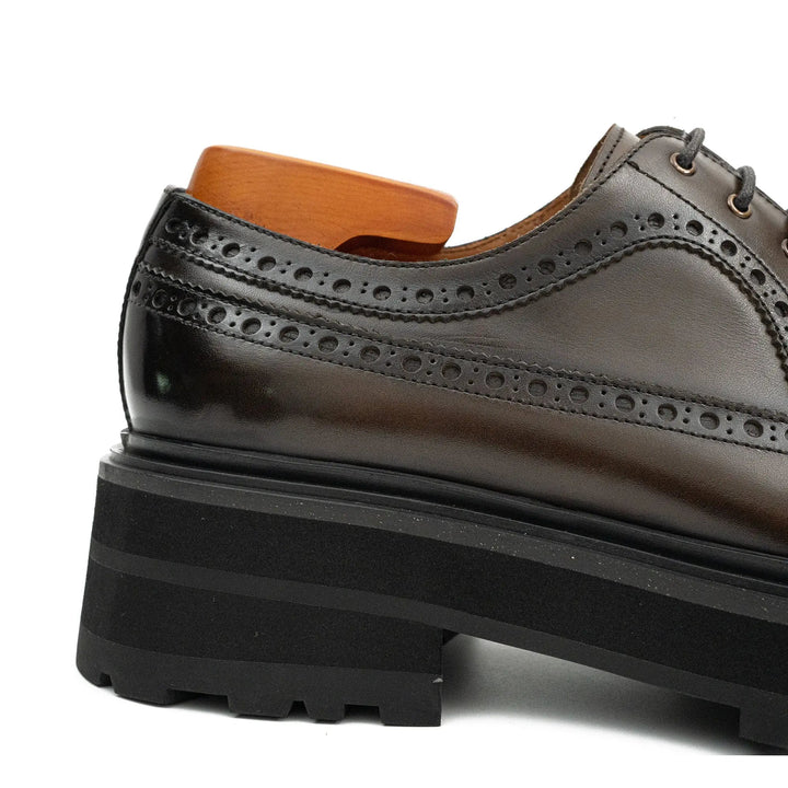DV DIVINCH men’s shoes, handcrafted leather shoes, calfskin footwear, men’s designer shoes, leather dress shoes, brogue shoes, Derby shoes, Oxford shoes, monk strap shoes, Chelsea boots, lug sole footwear