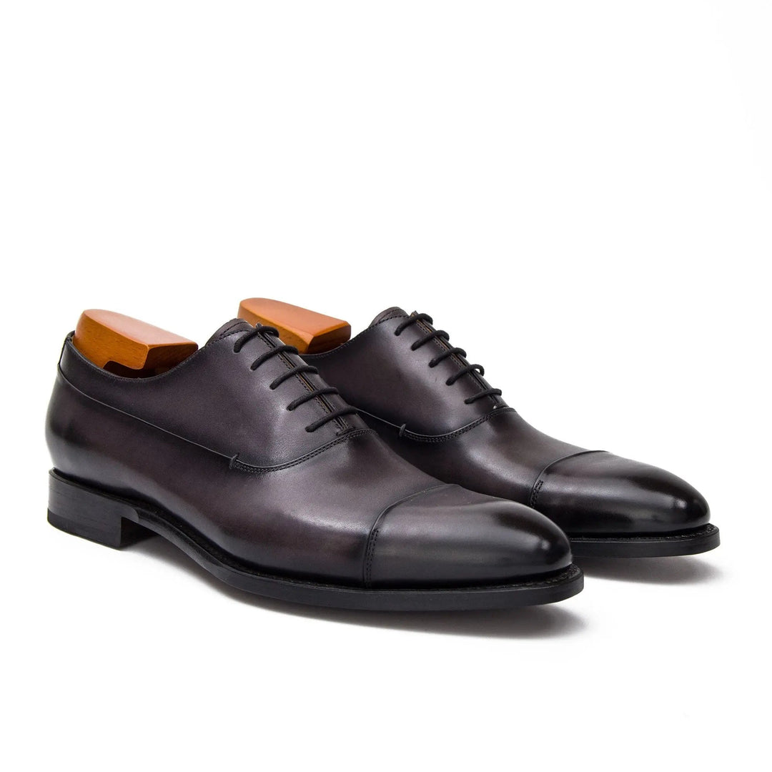 DV DIVINCH men’s shoes, handcrafted leather shoes, calfskin footwear, men’s designer shoes, leather dress shoes, brogue shoes, Derby shoes, Oxford shoes, monk strap shoes, Chelsea boots, lug sole footwear