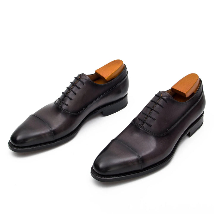 DV DIVINCH men’s shoes, handcrafted leather shoes, calfskin footwear, men’s designer shoes, leather dress shoes, brogue shoes, Derby shoes, Oxford shoes, monk strap shoes, Chelsea boots, lug sole footwear