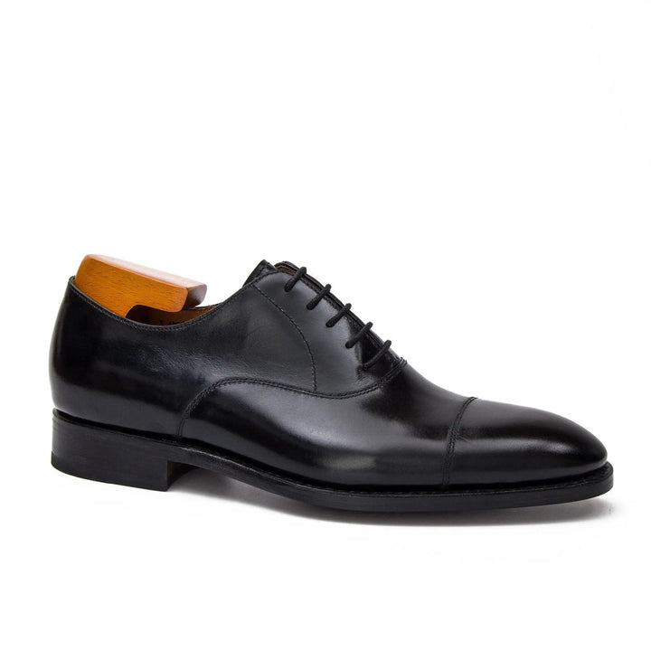 DV DIVINCH men’s shoes, handcrafted leather shoes, calfskin footwear, men’s designer shoes, leather dress shoes, brogue shoes, Derby shoes, Oxford shoes, monk strap shoes, Chelsea boots, lug sole footwear