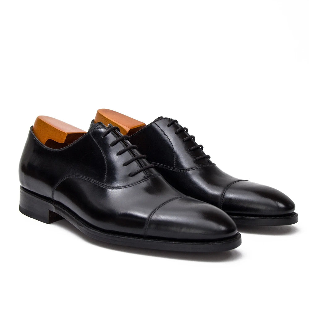 DV DIVINCH men’s shoes, handcrafted leather shoes, calfskin footwear, men’s designer shoes, leather dress shoes, brogue shoes, Derby shoes, Oxford shoes, monk strap shoes, Chelsea boots, lug sole footwear