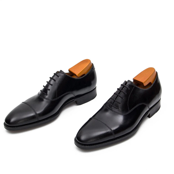 DV DIVINCH men’s shoes, handcrafted leather shoes, calfskin footwear, men’s designer shoes, leather dress shoes, brogue shoes, Derby shoes, Oxford shoes, monk strap shoes, Chelsea boots, lug sole footwear