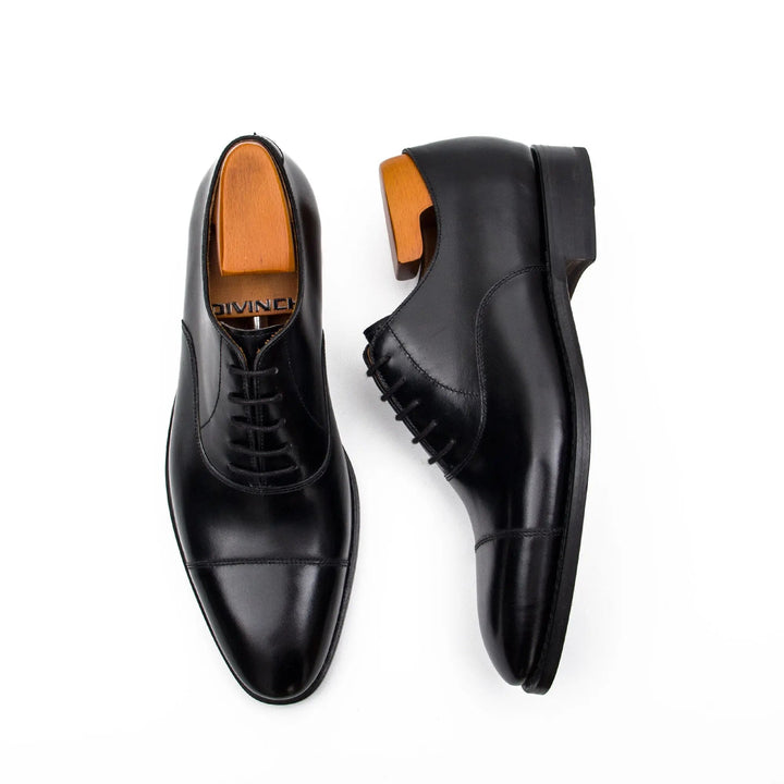 DV DIVINCH men’s shoes, handcrafted leather shoes, calfskin footwear, men’s designer shoes, leather dress shoes, brogue shoes, Derby shoes, Oxford shoes, monk strap shoes, Chelsea boots, lug sole footwear