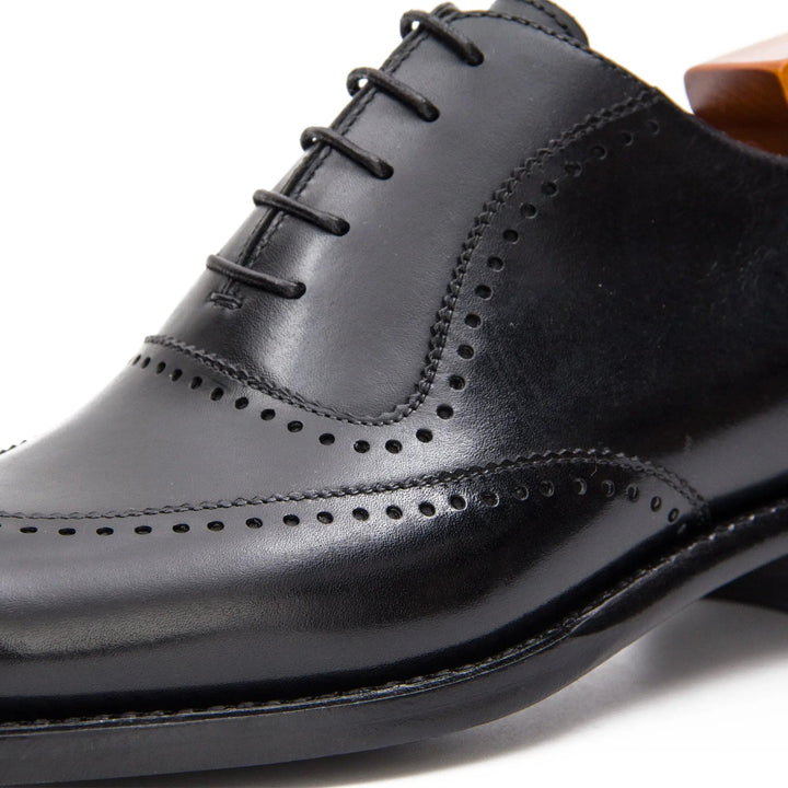 DV DIVINCH men’s shoes, handcrafted leather shoes, calfskin footwear, men’s designer shoes, leather dress shoes, brogue shoes, Derby shoes, Oxford shoes, monk strap shoes, Chelsea boots, lug sole footwear