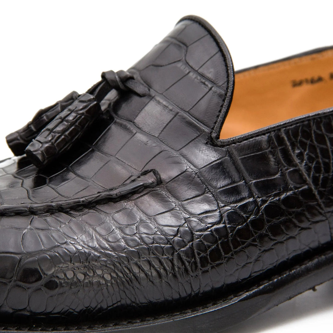 DV DIVINCH men’s shoes, handcrafted leather shoes, calfskin footwear, men’s designer shoes, leather dress shoes, brogue shoes, Derby shoes, Oxford shoes, monk strap shoes, Chelsea boots, lug sole footwear