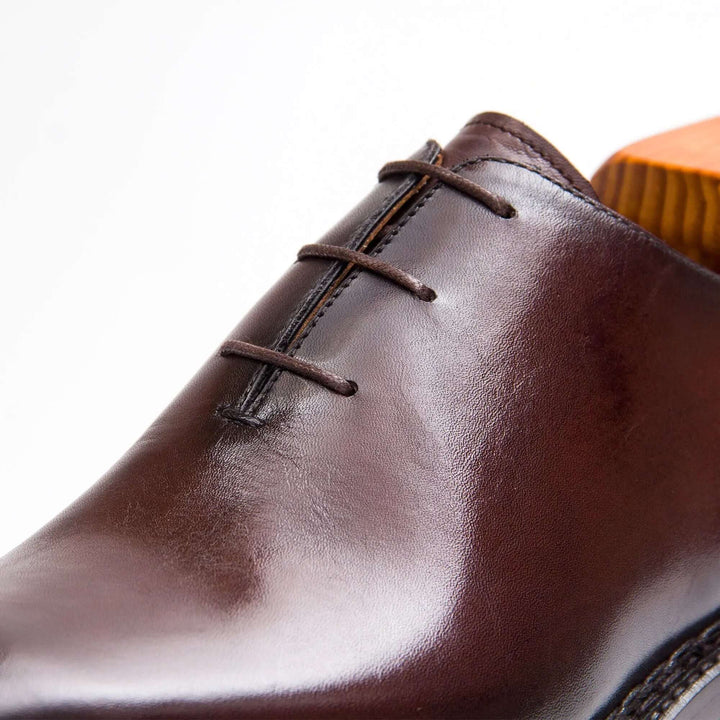 Close-up of Goodyear Handmade Oxford Shoes for Men in dark brown leather with refined lacing detail by DV DIVINCH.