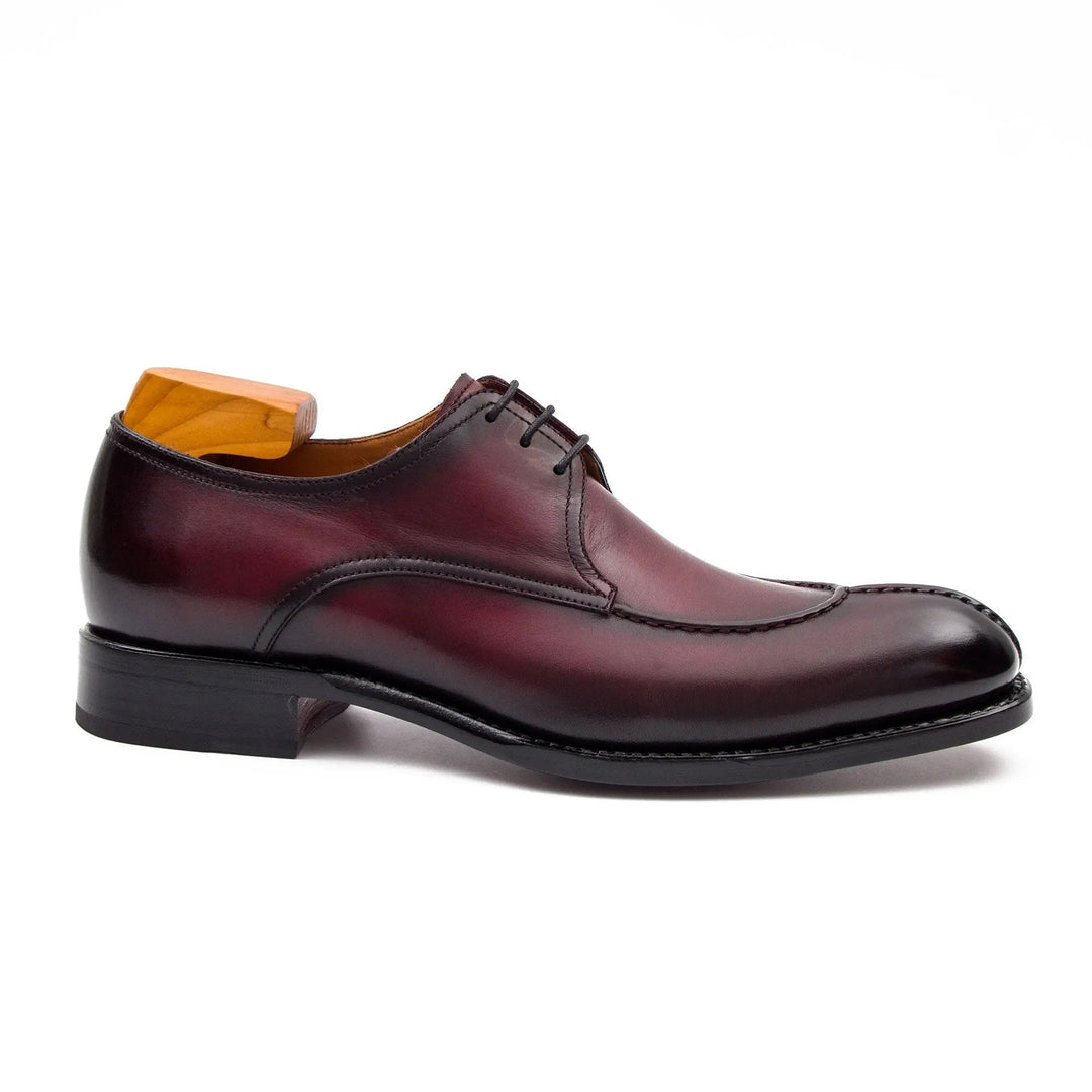 DV DIVINCH men’s shoes, handcrafted leather shoes, calfskin footwear, men’s designer shoes, leather dress shoes, brogue shoes, Derby shoes, Oxford shoes, monk strap shoes, Chelsea boots, lug sole footwear